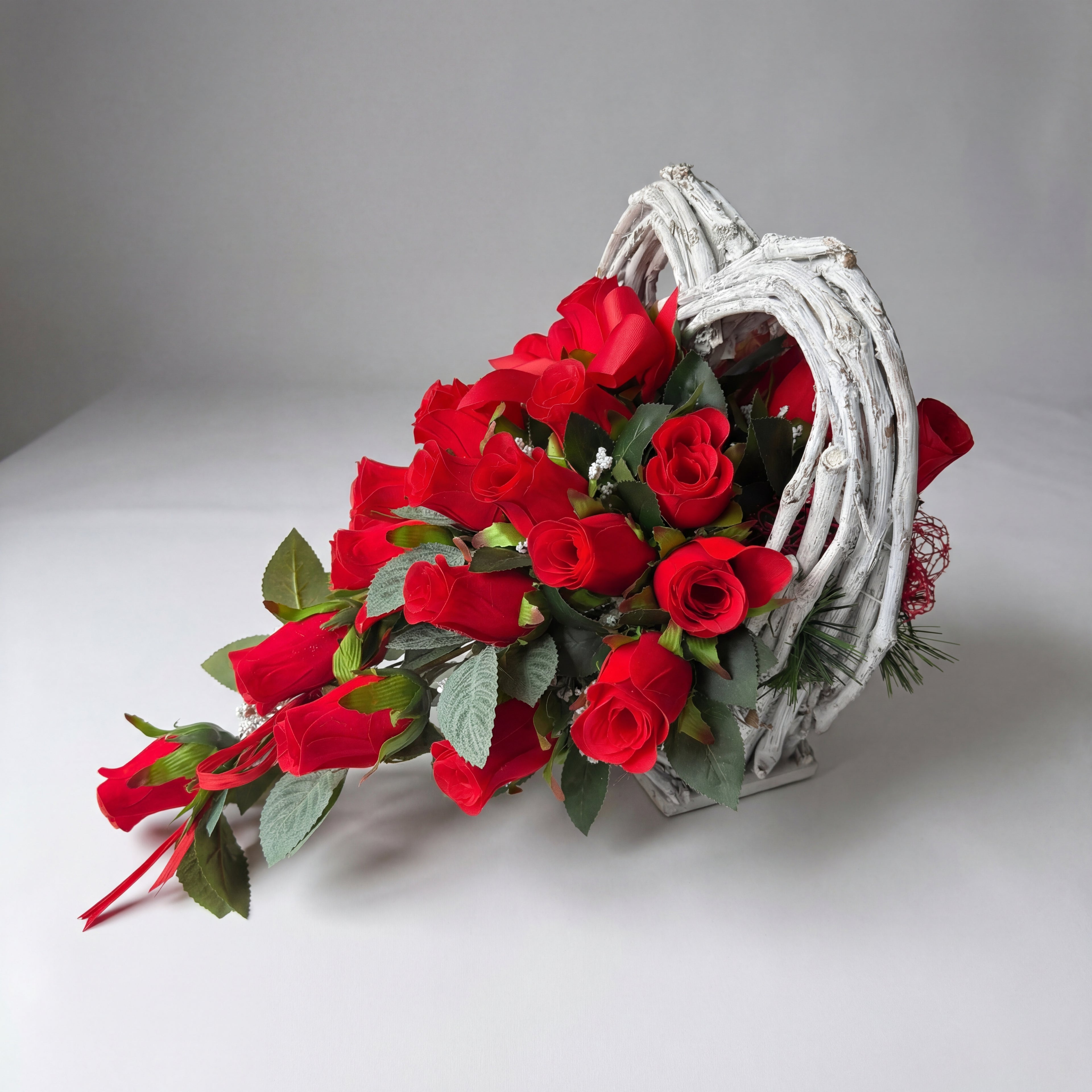 Stroik na Cmentarz Serce-Gęsta Wiązanka z Róż na Grób