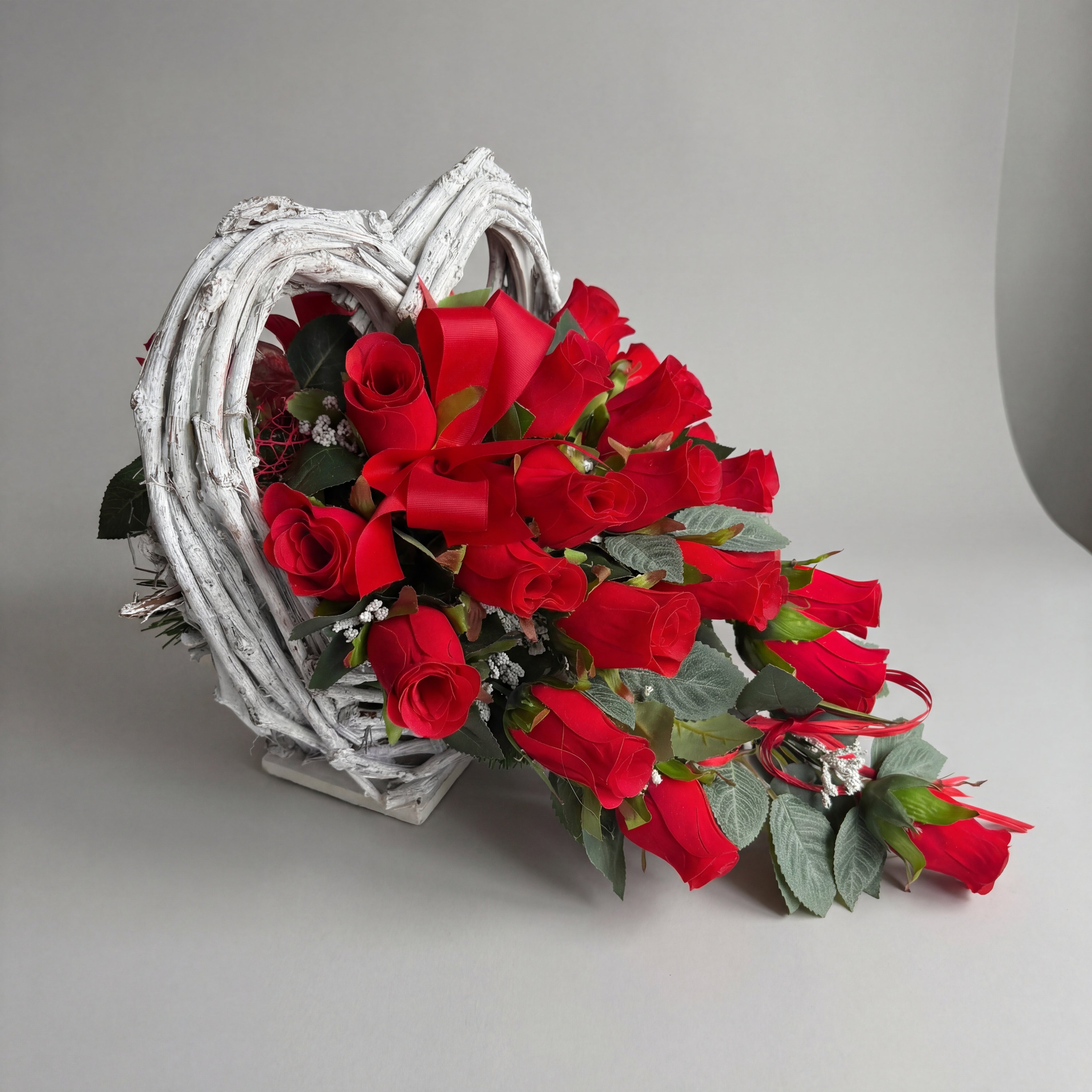 Stroik na Cmentarz Serce-Gęsta Wiązanka z Róż na Grób